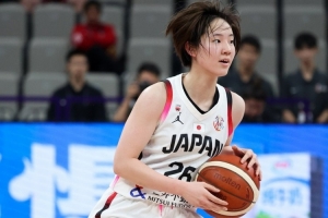 媒体人：田中心其实不算是小后卫 高快灵才是未来的发展趋势